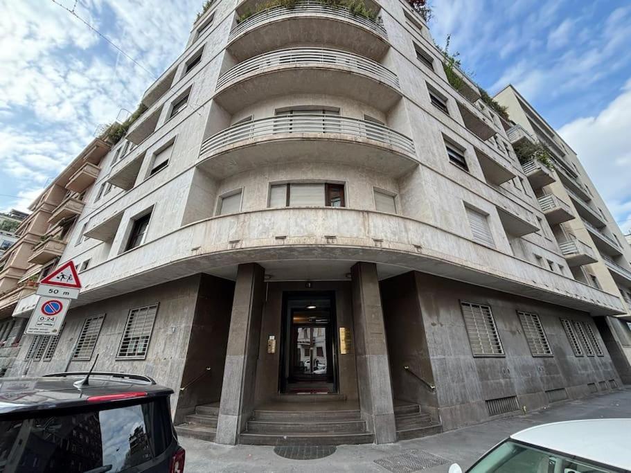 Ferienwohnung Porta Nuova Lusso 8 Minuti Dal Duomo Mailand Exterior foto